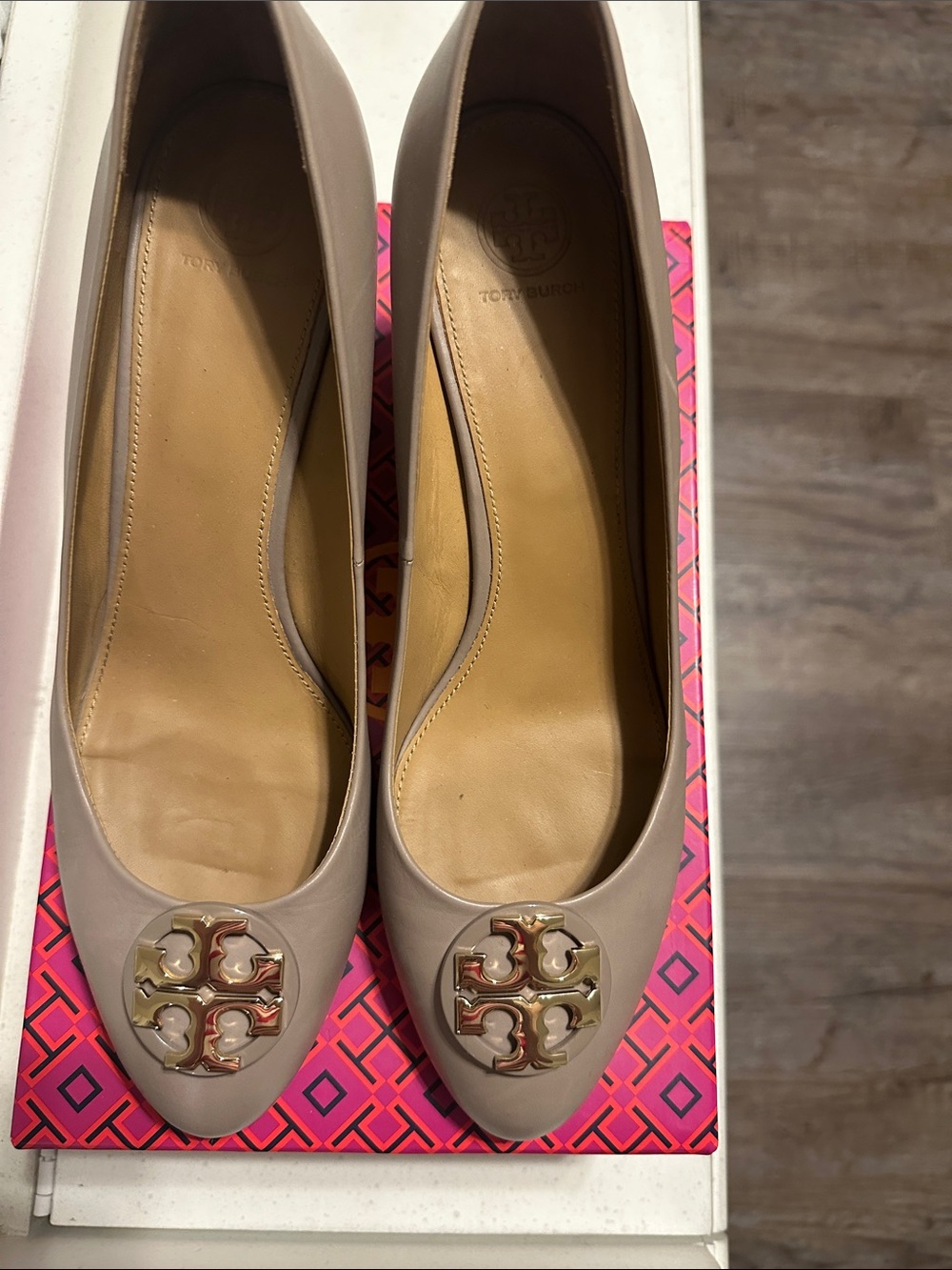 Tory Burch Luna French Grey with Gold Logo